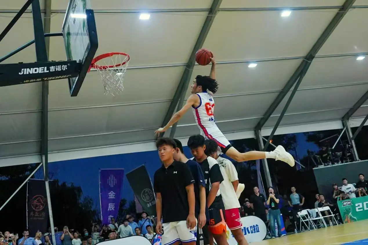 国家篮球学, 商场进行 国家篮球学, 商场进行