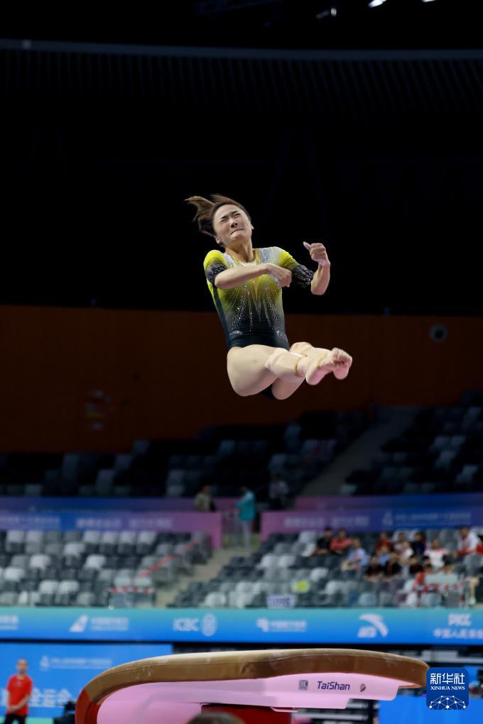 刘春林摄, 体操